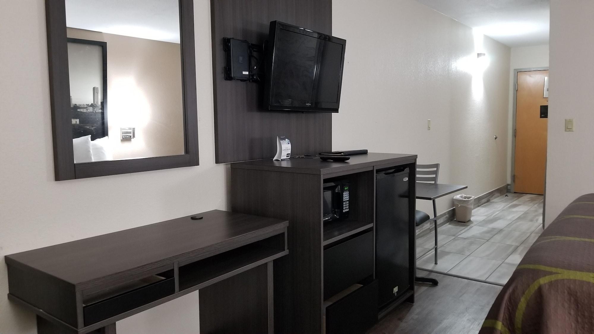 Super 8 By Wyndham Dickson Hotel Bagian luar foto