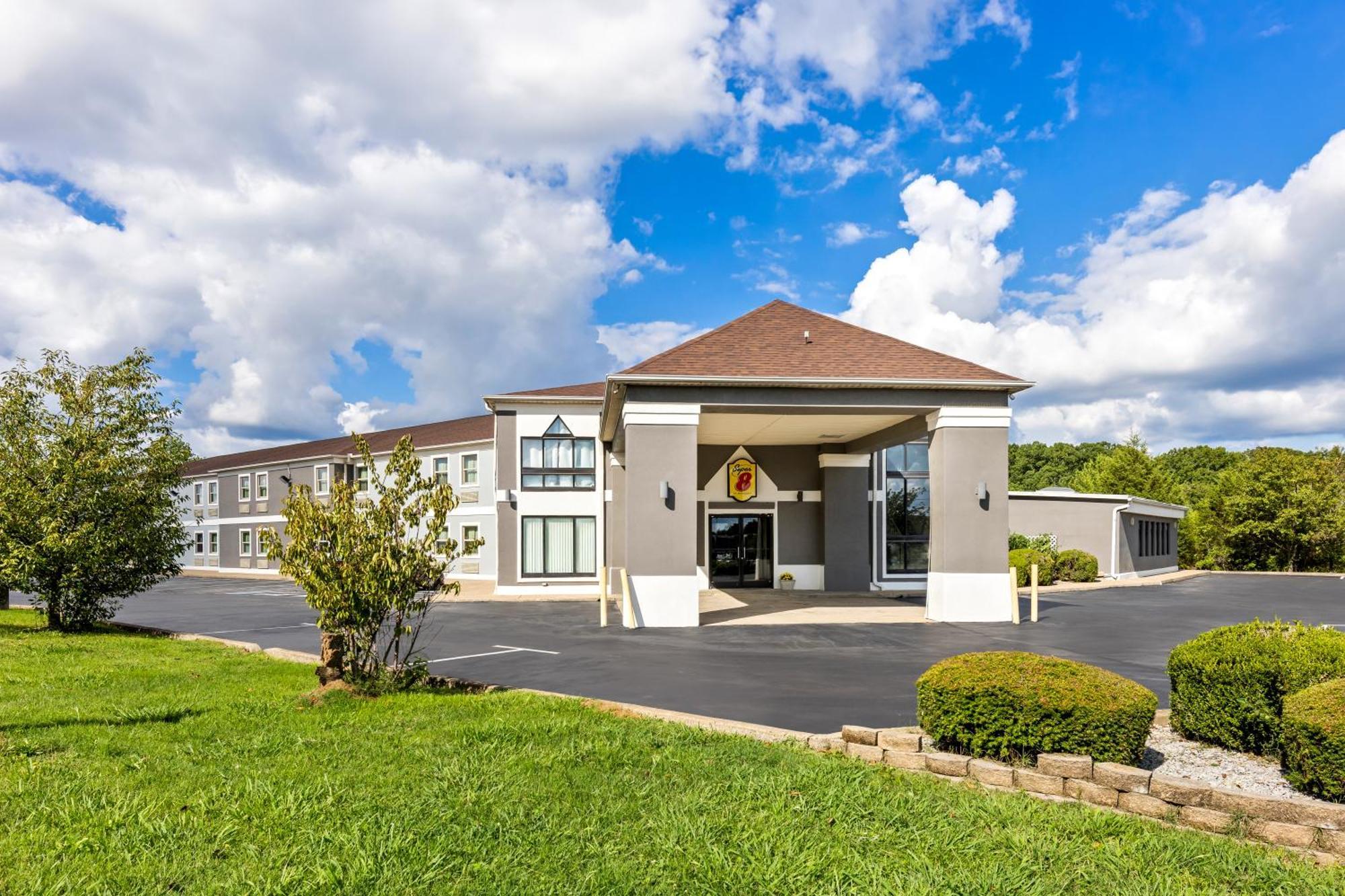 Super 8 By Wyndham Dickson Hotel Bagian luar foto