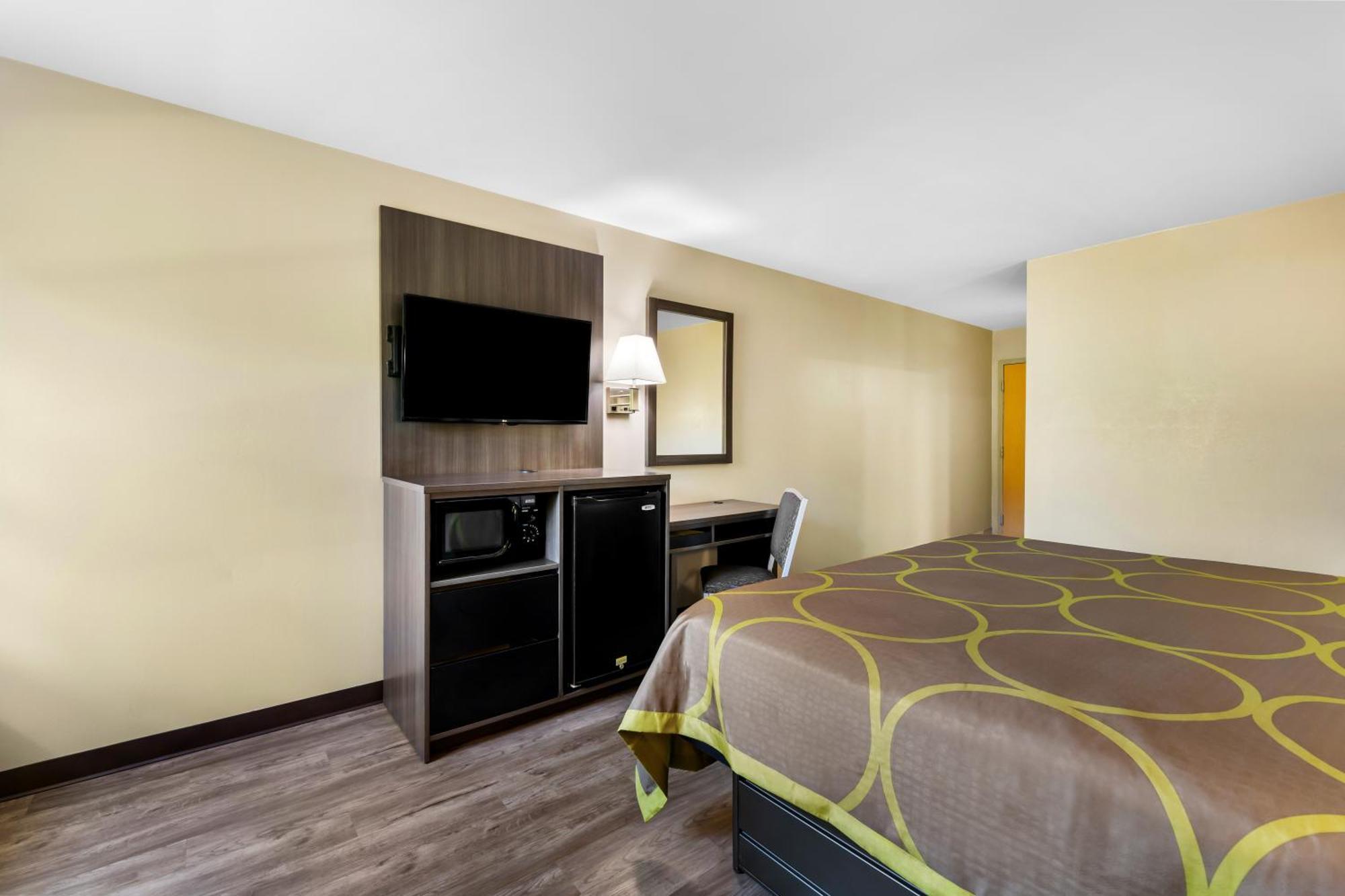 Super 8 By Wyndham Dickson Hotel Bagian luar foto