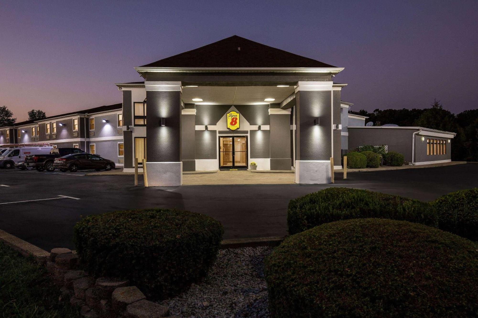 Super 8 By Wyndham Dickson Hotel Bagian luar foto