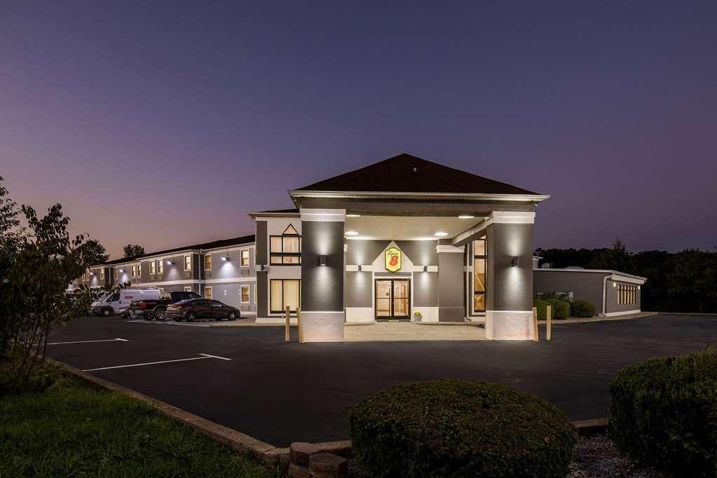 Super 8 By Wyndham Dickson Hotel Bagian luar foto
