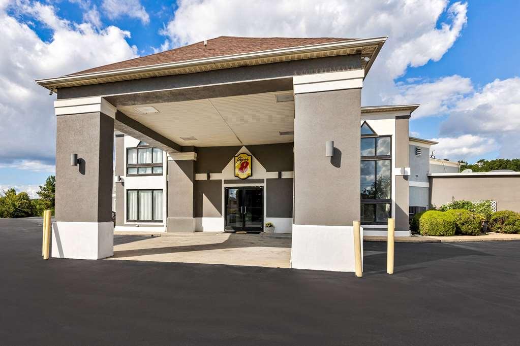 Super 8 By Wyndham Dickson Hotel Bagian luar foto